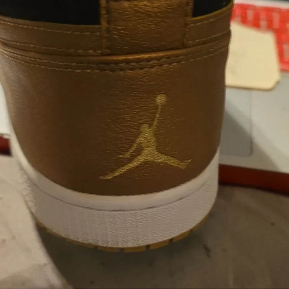Jordan Air Jordan 1 Men’s High Top Leather Sneakers Black/Gold Lace Up Pre-Owned